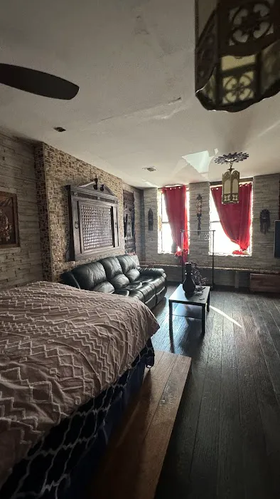 NYC Townhouse Apartment Picture 2