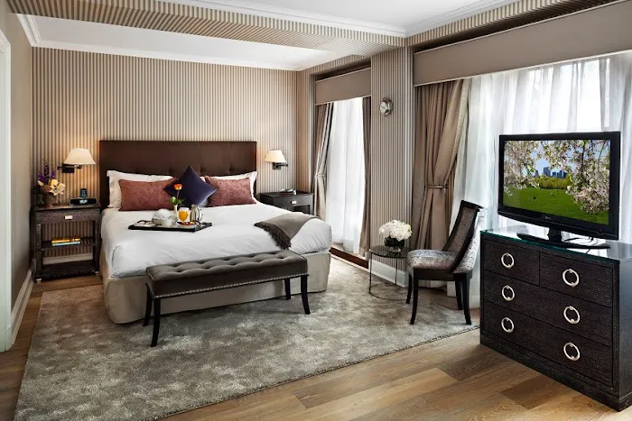 Hôtel Plaza Athénée Picture 4