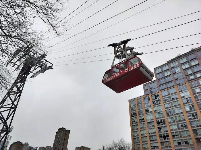 Roosevelt island tram Picture 10