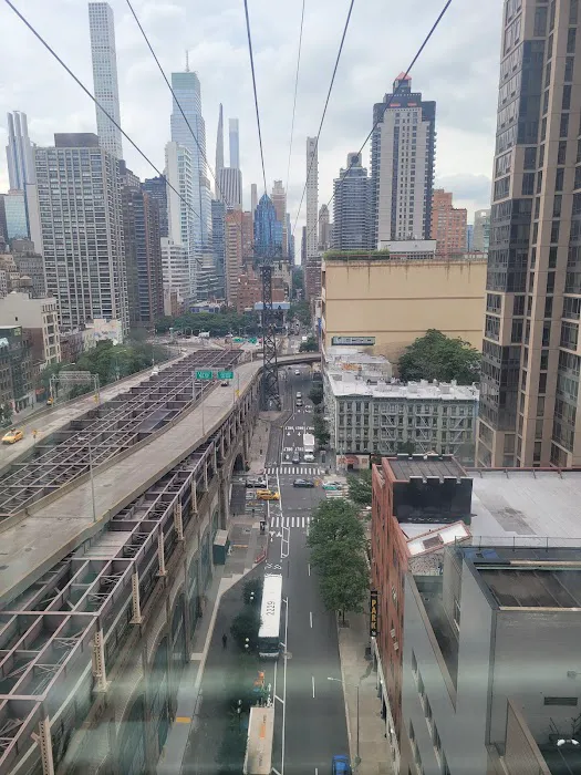 Tramway Plaza Picture 5