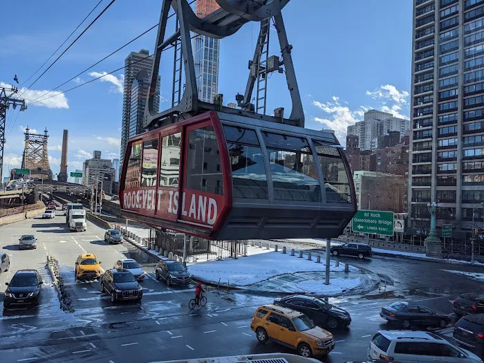Tramway Plaza Picture 6