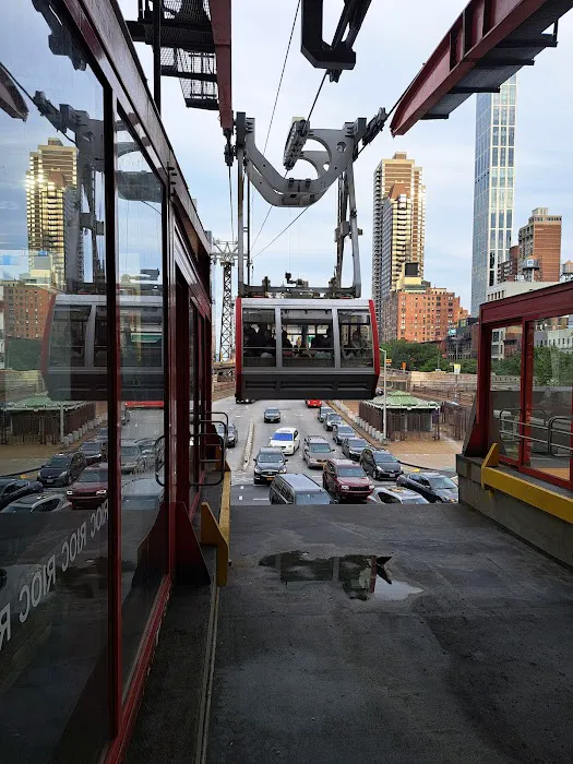 Tramway Plaza Picture 10