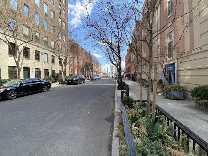 Sutton Place Park North Picture 1