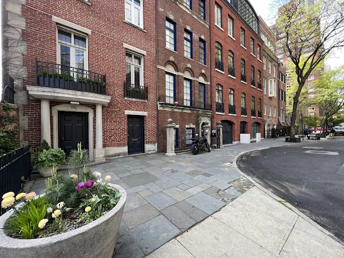 Sutton Place Park North Picture 3