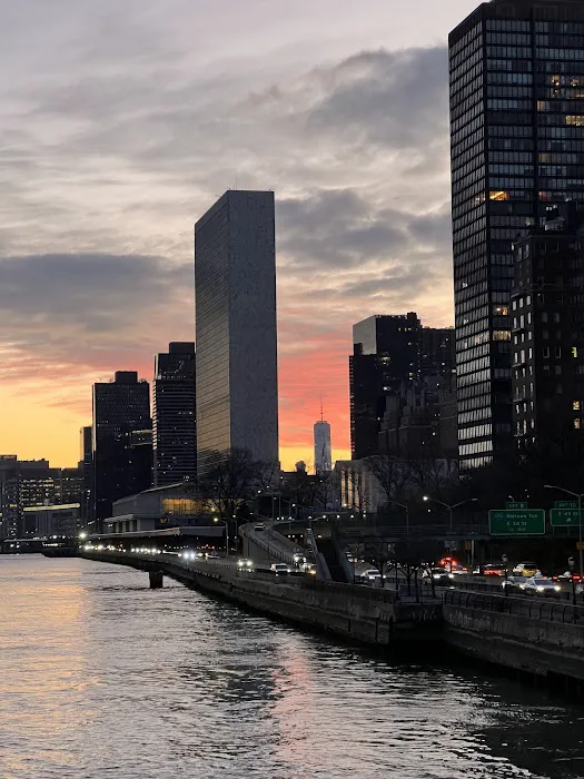 East River Esplanade Picture 3