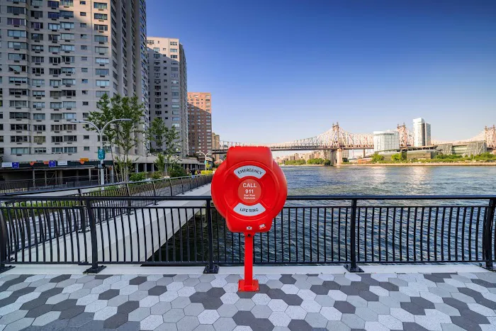 East River Esplanade Picture 10