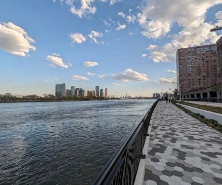 Sutton Place Park South