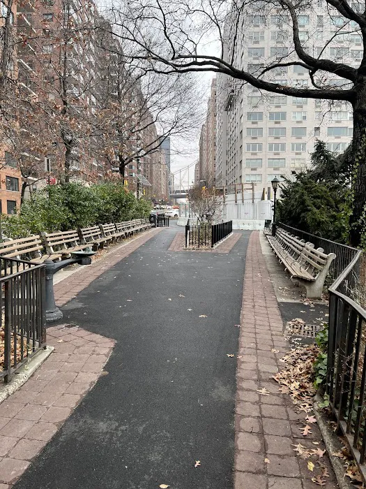 Sutton Place Park South Picture 2