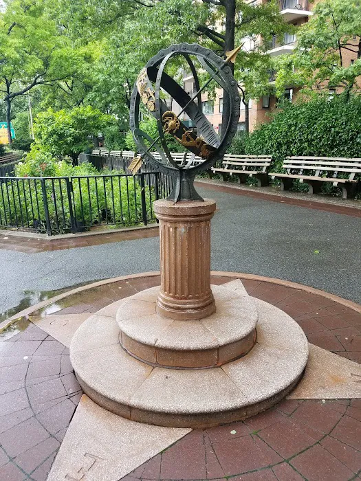 Sutton Place Park South Picture 10