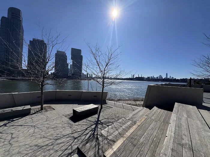 Hunter's Point Viewpoint Picture 8