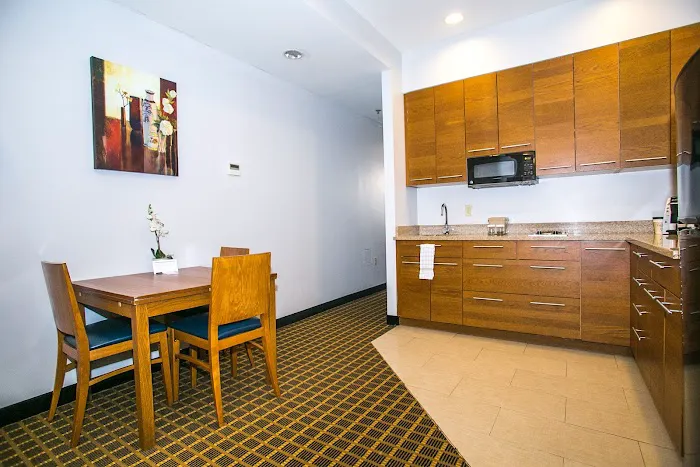 Pointe Plaza Hotel Picture 9