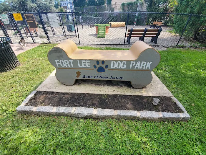 Fort Lee Dog Park Picture 5