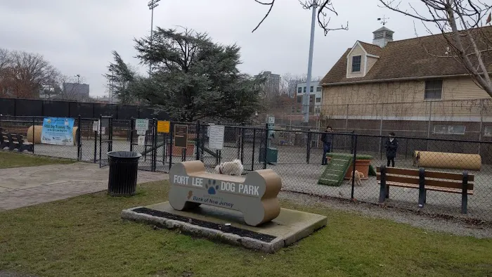 Fort Lee Dog Park Picture 1