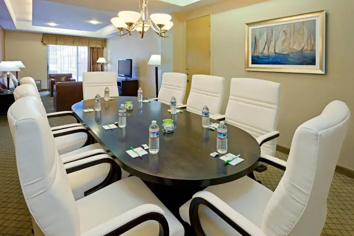 Armoni Inn and Suites Picture 4