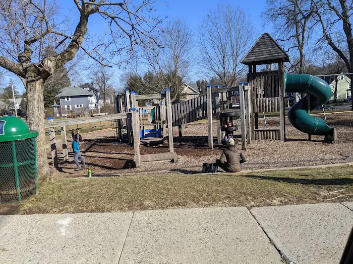 Roselle Park & Playground Picture 4