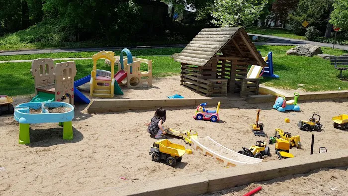 Roselle Park & Playground Picture 3