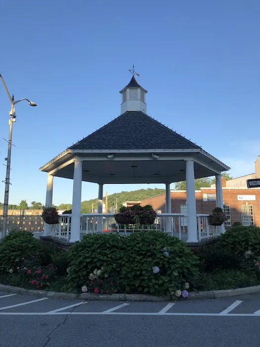 Memorial Plaza Picture 4