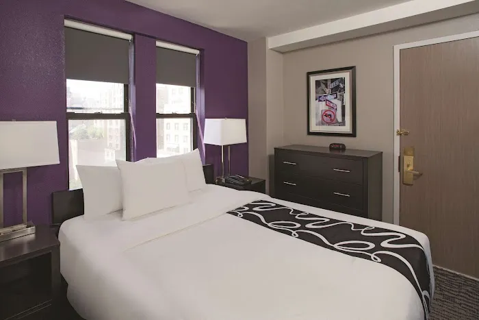 La Quinta Inn & Suites by Wyndham New York City Central Park Picture 2