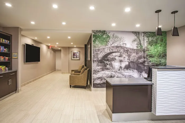 La Quinta Inn & Suites by Wyndham New York City Central Park Picture 3