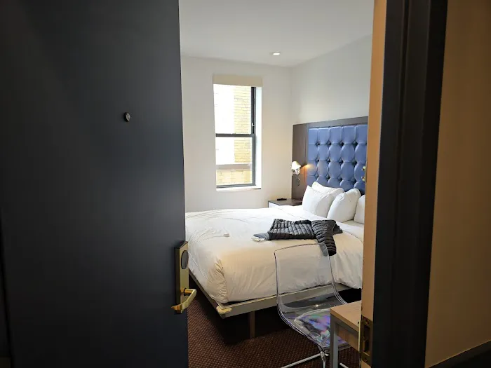 Night Hotel Broadway Picture 2