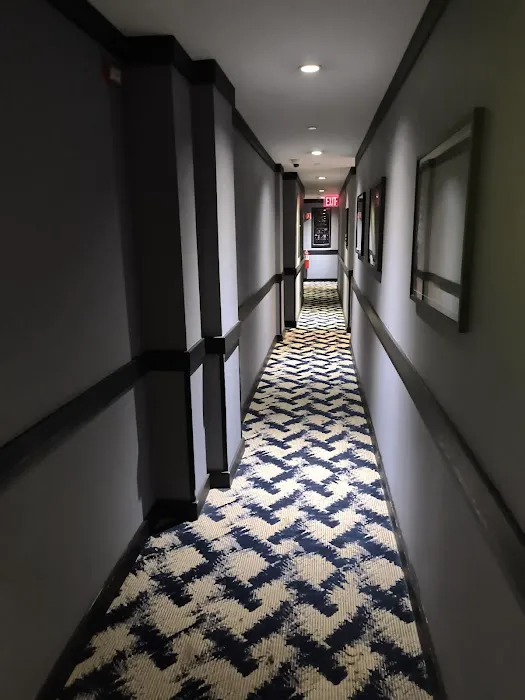 Night Hotel Broadway Picture 1