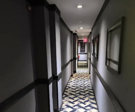 Night Hotel Broadway