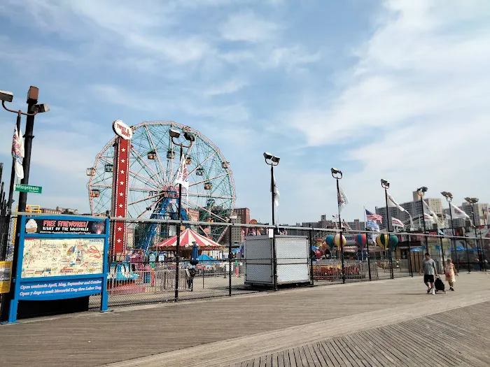 Luna Playground Picture 1