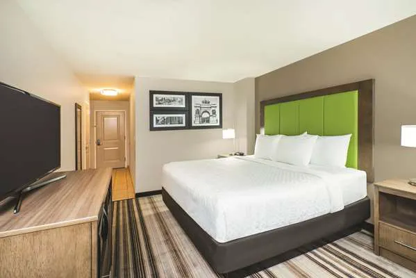 La Quinta Inn & Suites by Wyndham Brooklyn Central Picture 3