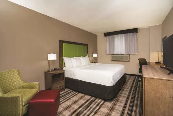 La Quinta Inn & Suites by Wyndham Brooklyn Central Picture 2