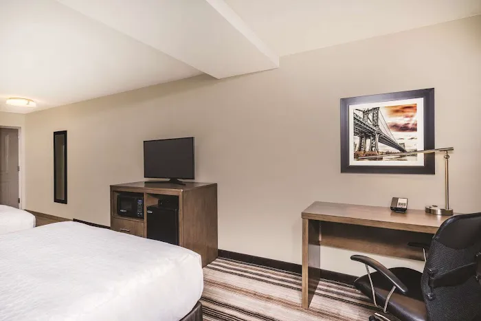 La Quinta Inn & Suites by Wyndham Brooklyn Central Picture 8