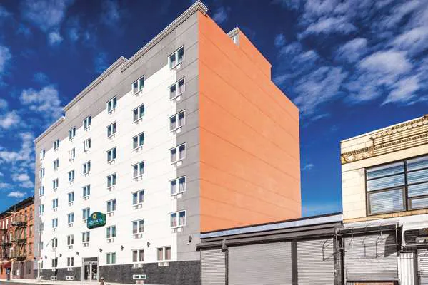 La Quinta Inn & Suites by Wyndham Brooklyn Central Picture 9