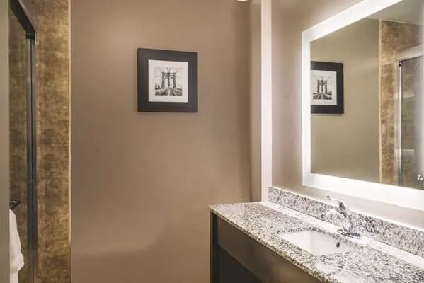 La Quinta Inn & Suites by Wyndham Brooklyn Central Picture 5