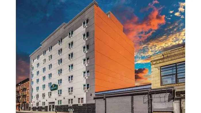 La Quinta Inn & Suites by Wyndham Brooklyn Central Picture 1