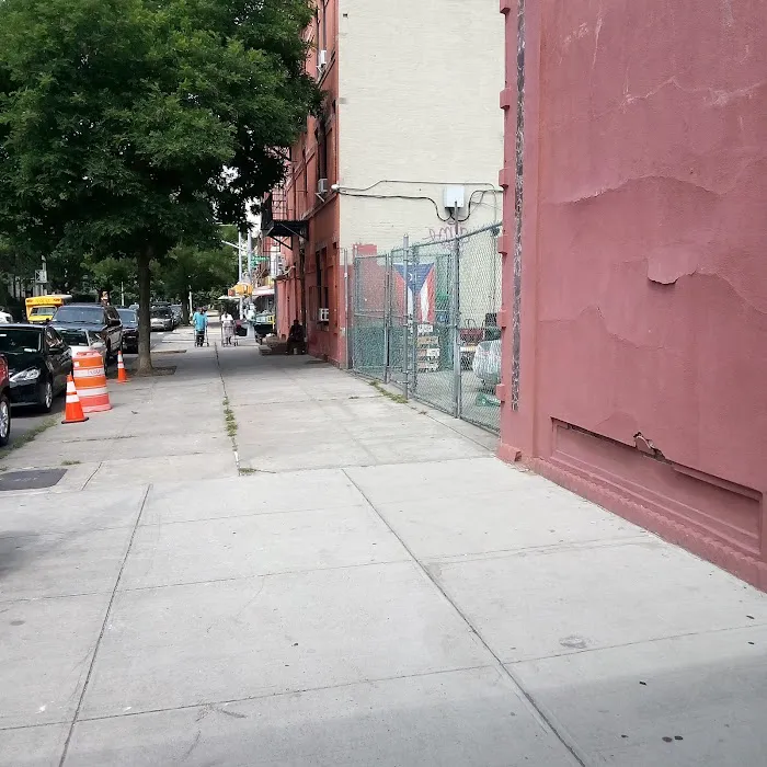 Myrtle Avenue Plaza Picture 3