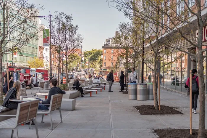 Myrtle Avenue Plaza Picture 6