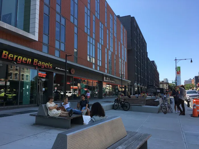 Myrtle Avenue Plaza Picture 9