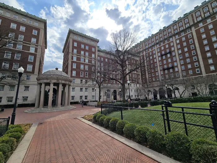 Hamilton Lawn Picture 2
