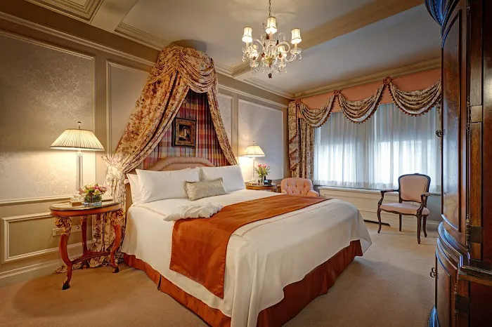 The Hotel Elysee Picture 5