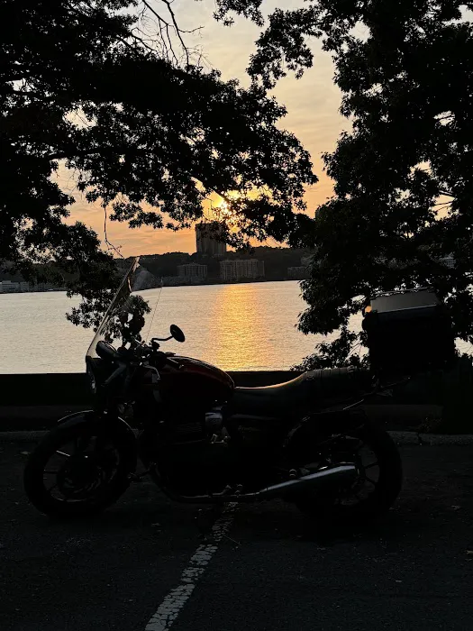 Hudson River Park Picture 8