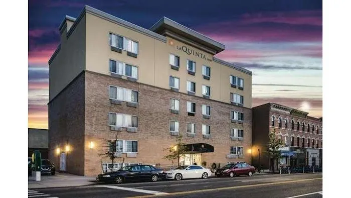 La Quinta Inn & Suites by Wyndham Brooklyn Downtown Picture 4