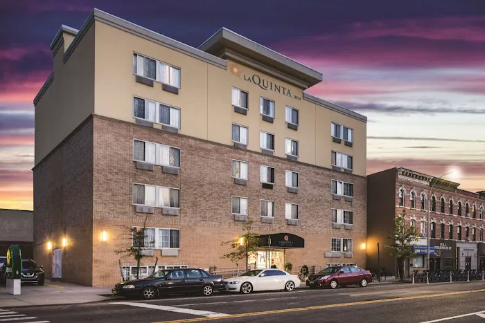 La Quinta Inn & Suites by Wyndham Brooklyn Downtown Picture 1