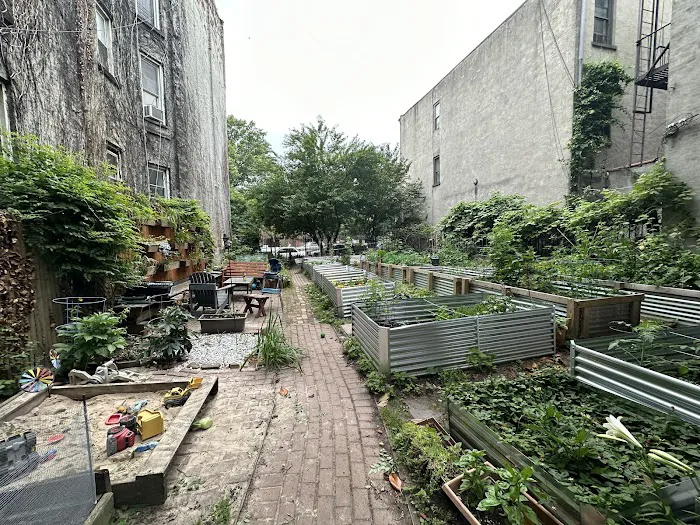 Clifton Place Block Association Garden Picture 1