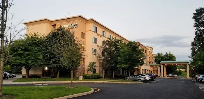 Courtyard Paramus Picture 4