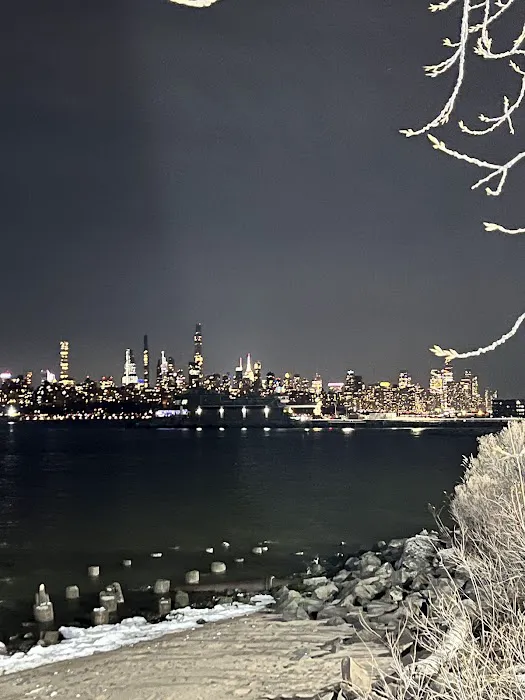 The Hudson River Walking Path Picture 1