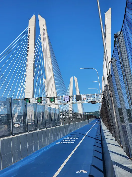 Mario Cuomo Bridge Pathway Picture 1
