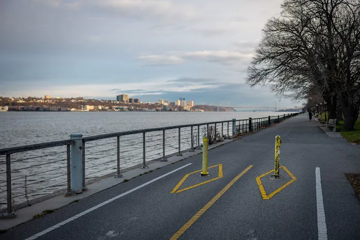 Hudson River Waterfront Greenway Picture 2