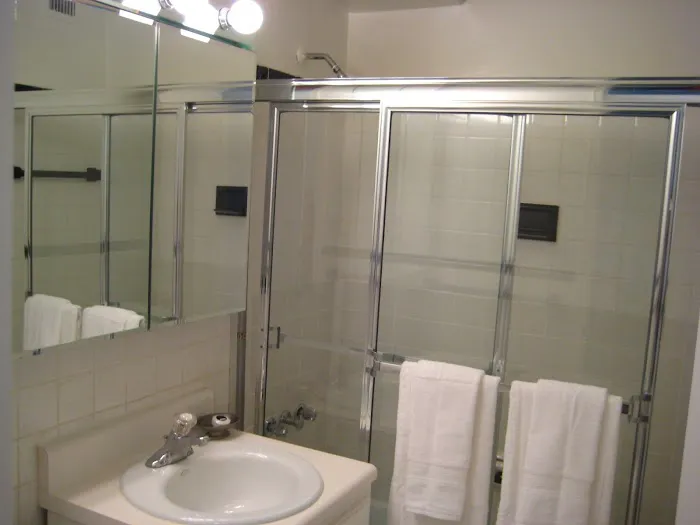Suites at United Nations Picture 8