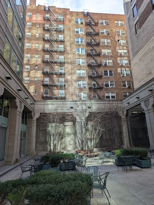 James P. Grant Plaza Picture 4