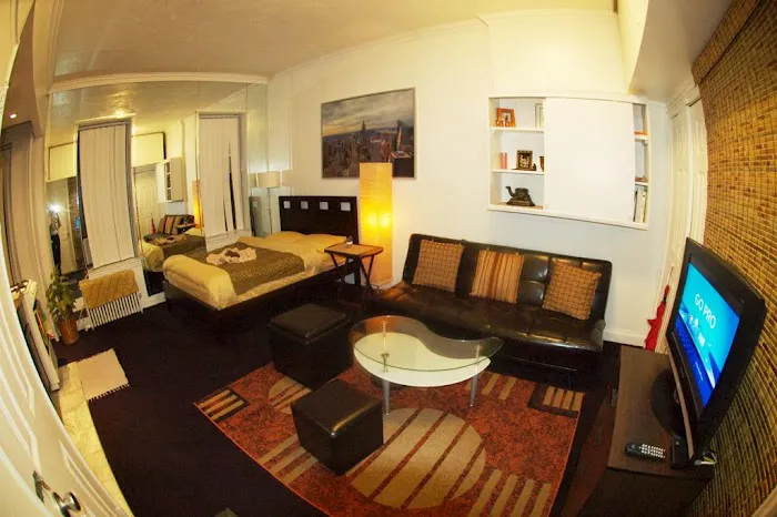 Charming Studio by Grand Central Picture 1