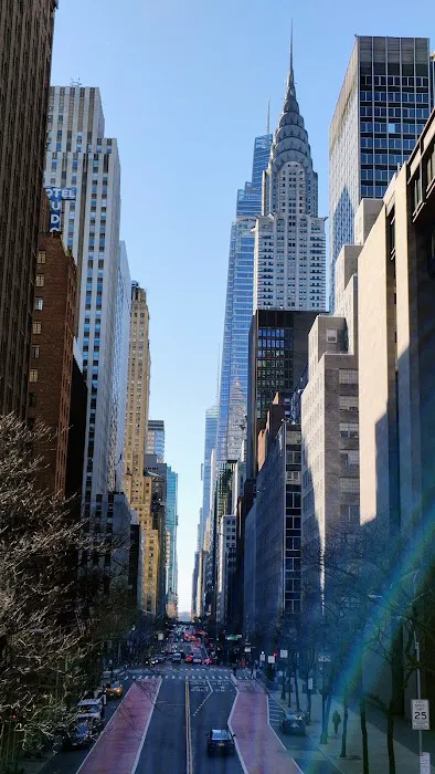 327 E 42nd St Picture 1